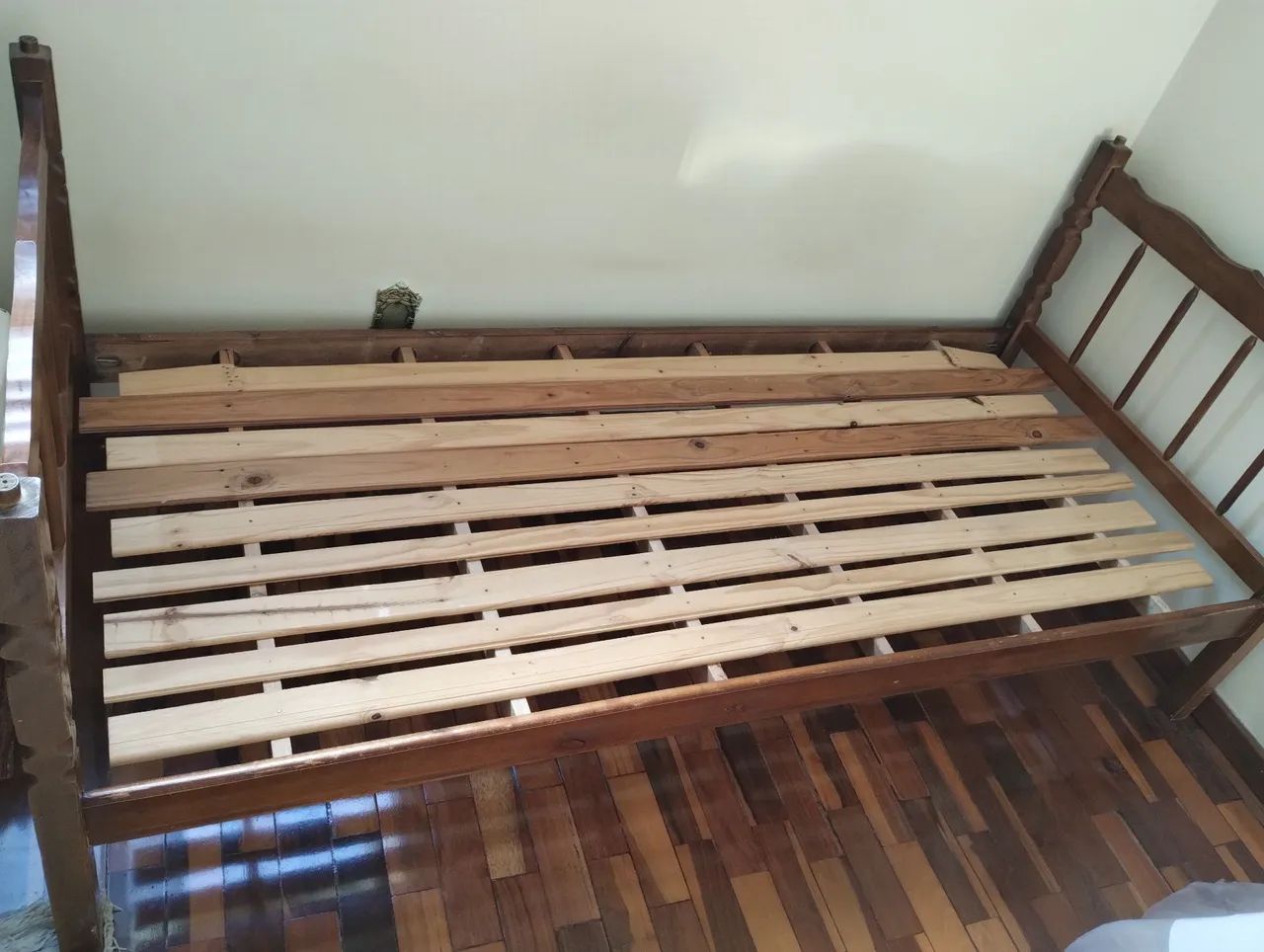 Cama de solteiro.