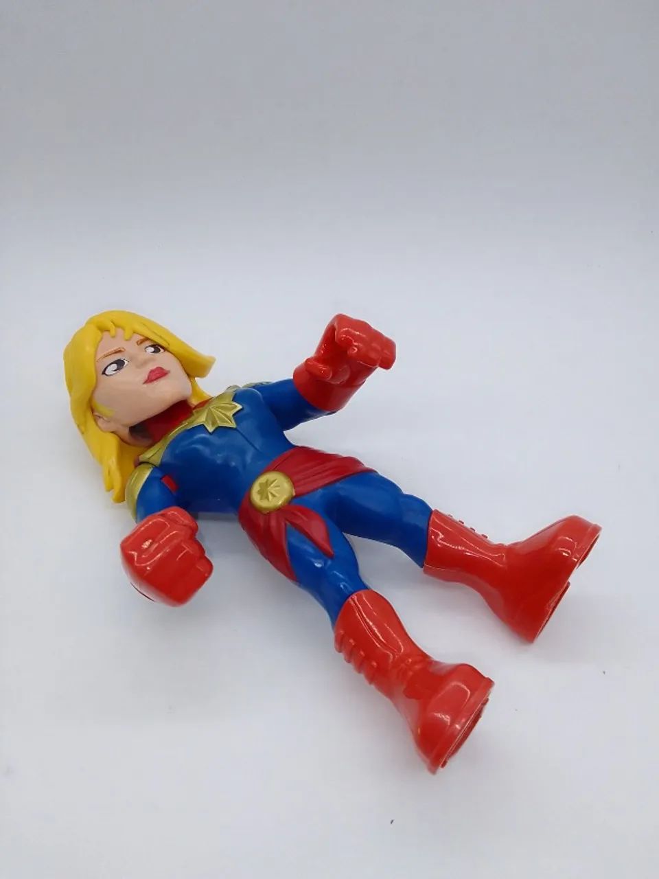Boneco Capitã Marvel Mega Mighties Original Hasbro 2019 - Foto 3