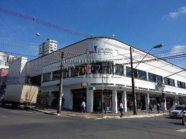 Sala comercial para alugar na Galeria Benjamin no centro de Londrina.