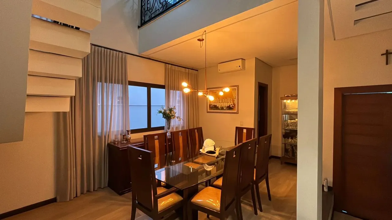 Casa com 4 suíte e armários planejados e piscina