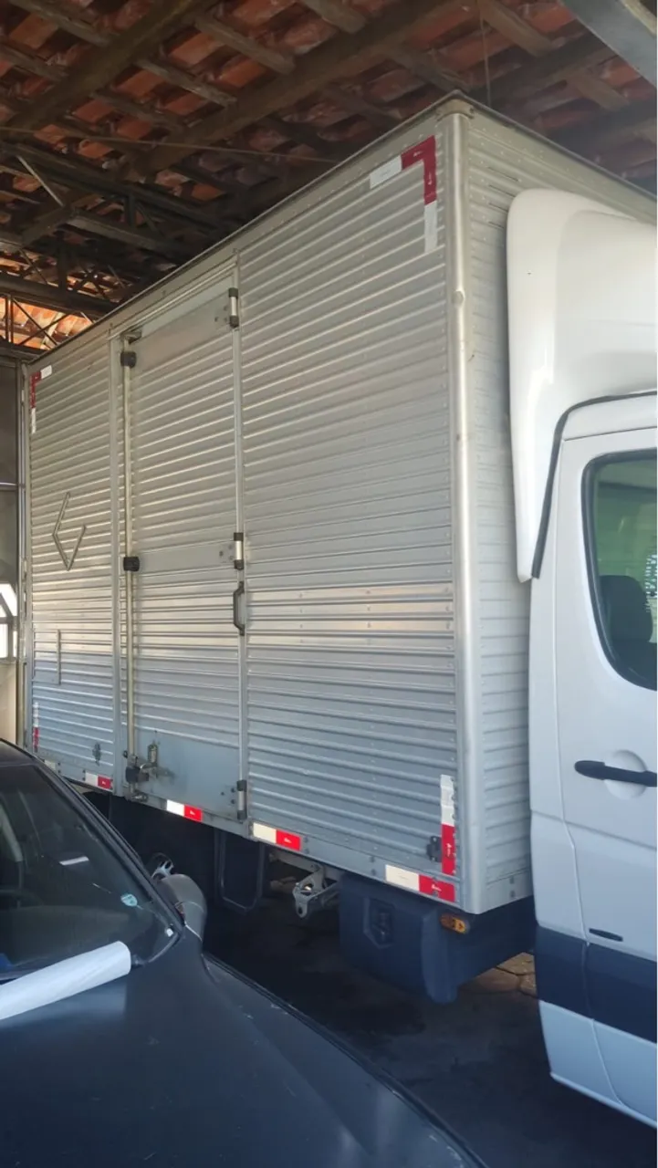 Caminhão Baú para transporte