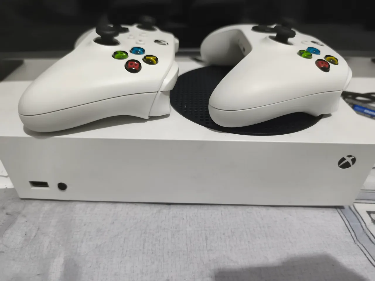 Xbox Series S com 2 Controles - usado