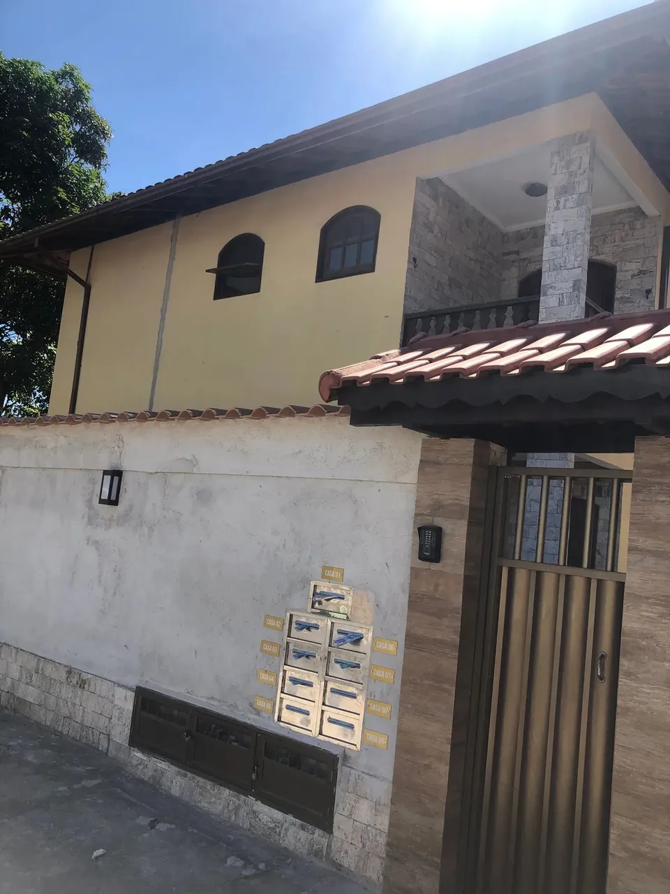 Sobrado para aluguel tem 102 metros quadrados com 3 quartos em Costazul - Rio das Ostras -