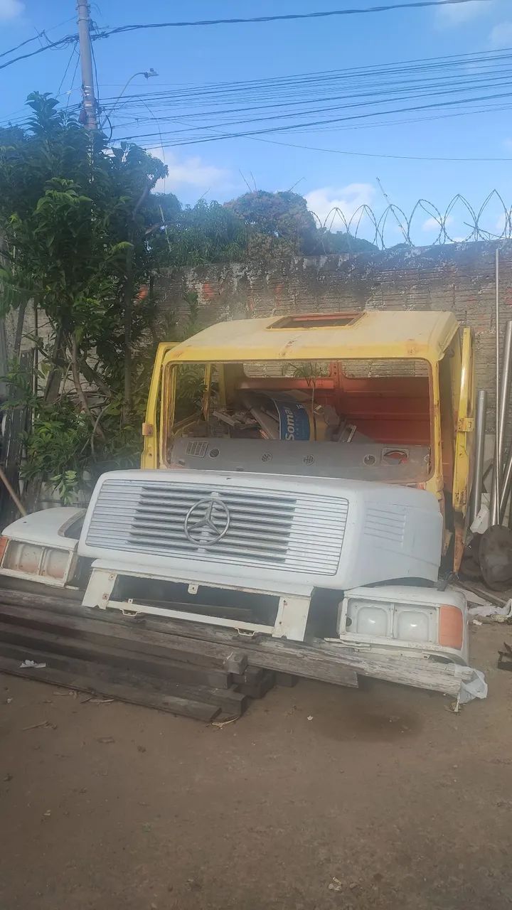 Cabine de Caminhão Mercedes-Benz 1618