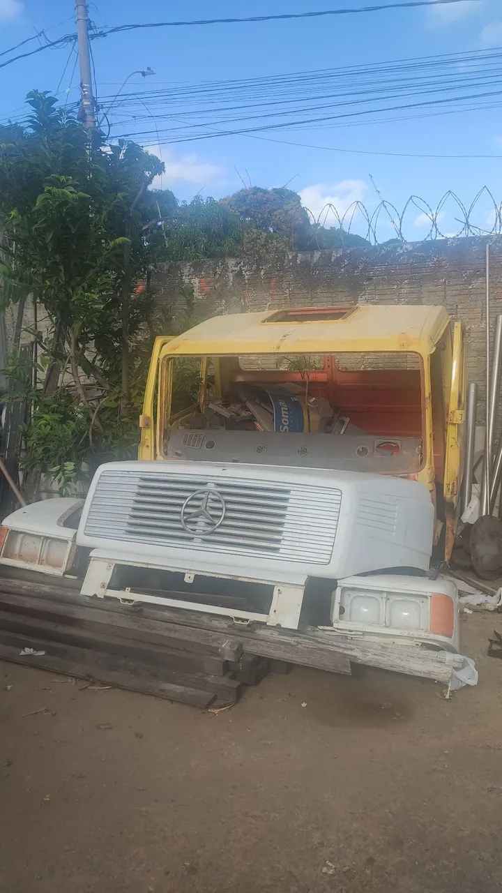 Cabine de Caminhão Mercedes-Benz 1618