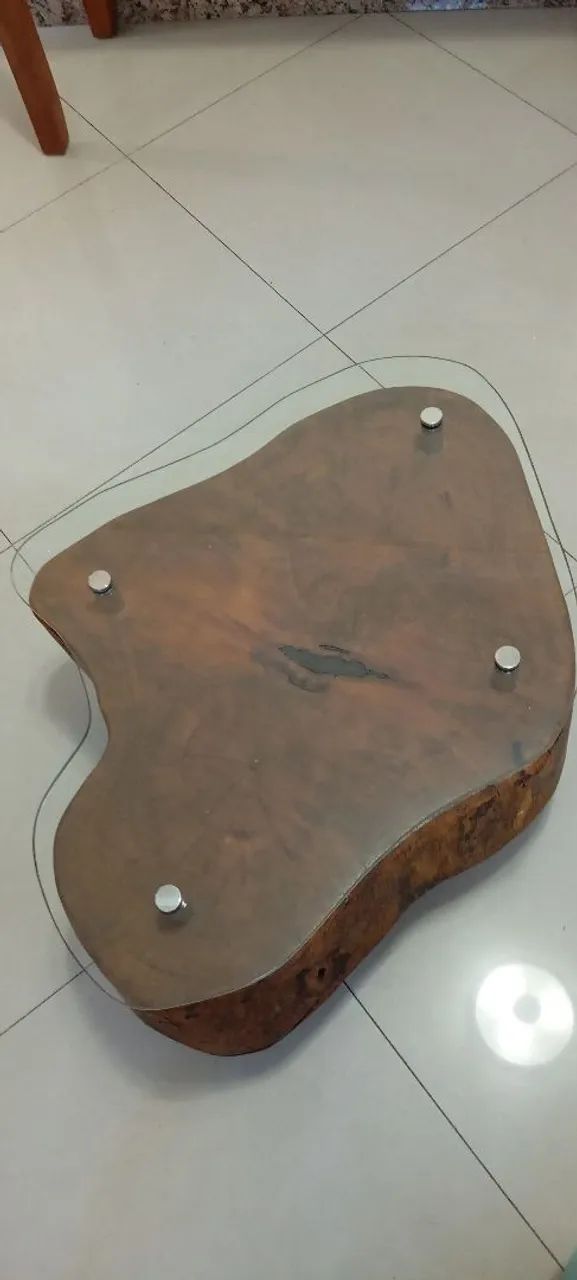 Mesa de centro rústica com tampo de vidro - Foto 2