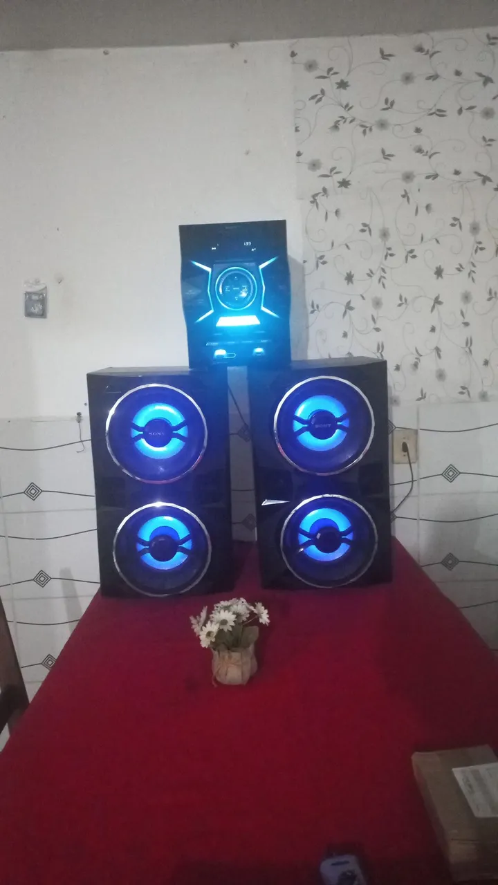 Som Sony com iluminação e muita potência!