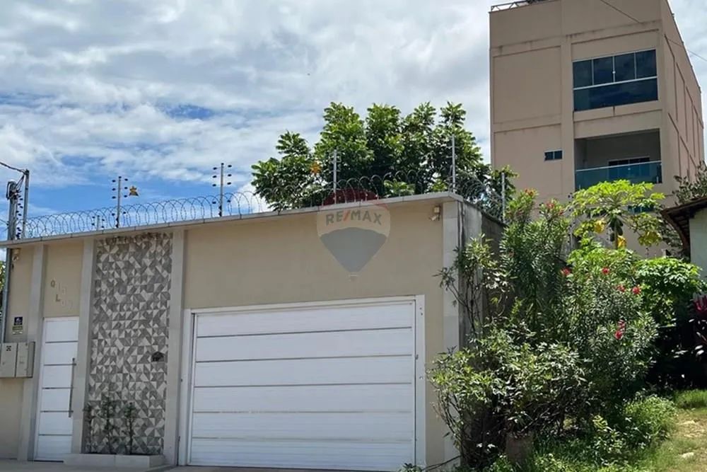 EDIFÍCIO MISTO, COM ÁREA TOTAL DE 1.062,45 m², SENDO 704,45 m² DE ÁREA RESIDENCAIL E 358 m