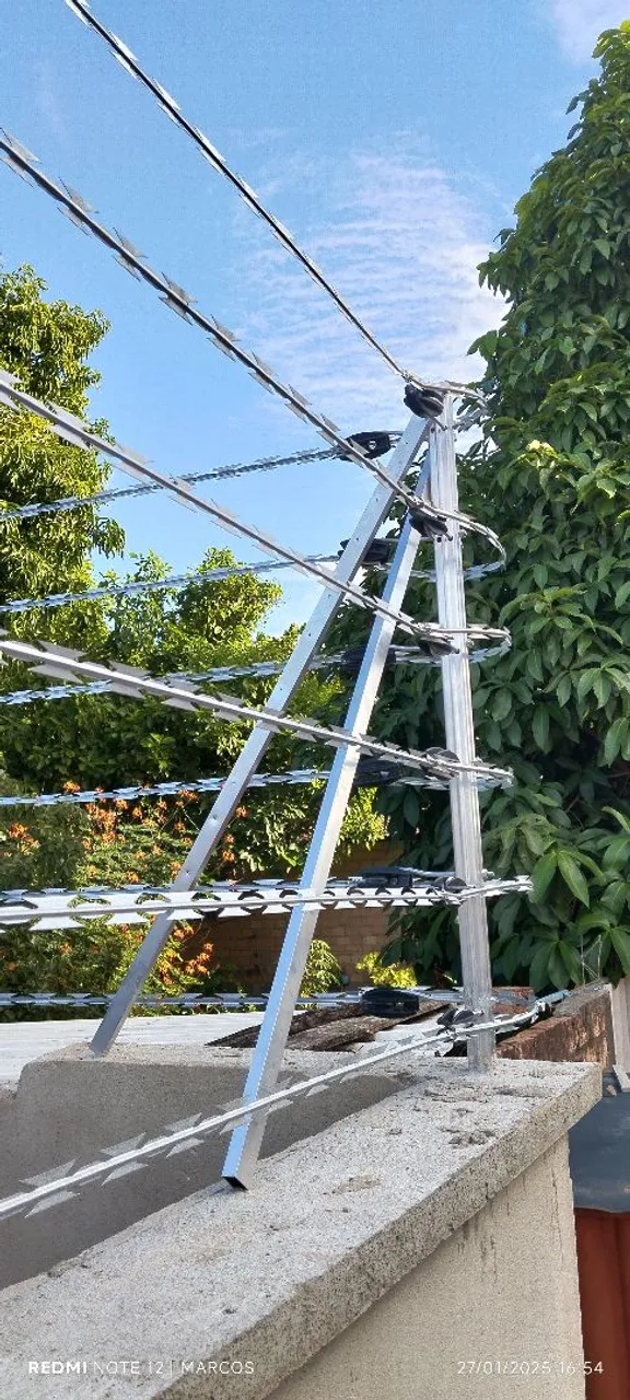 Câmera de Segurança com Cerca Elétrica