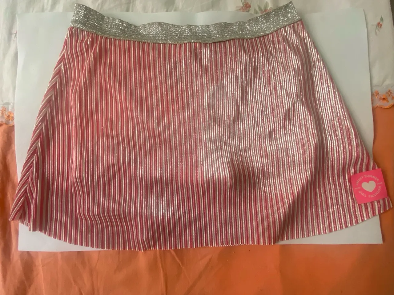 Saia linda detalhes brilhosos