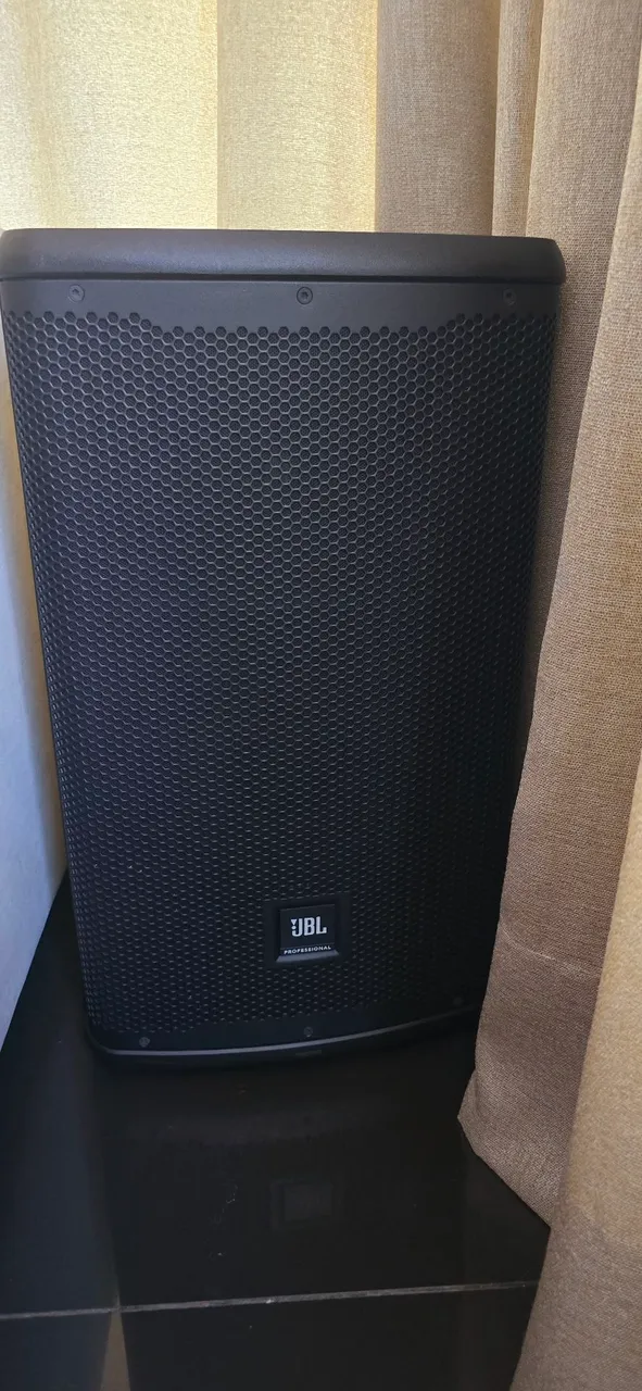 BAIXEI PRA VENDER!!!! Caixa de Som JBL - Profissional - LINHA PRO JBL EON 710