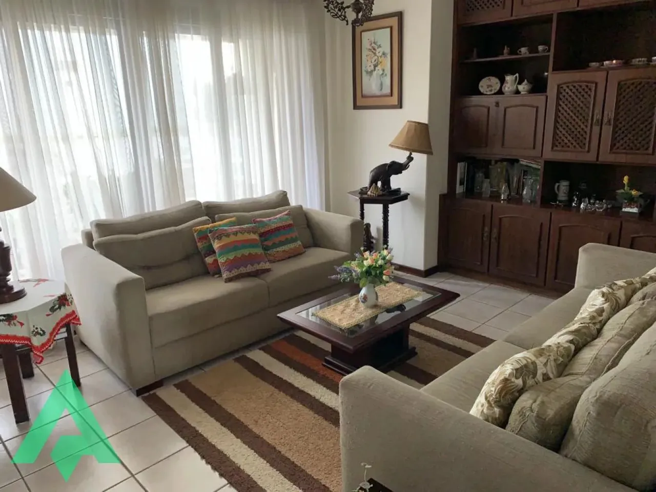 Excelente casa semi mobiliada à venda, no Bairro Escola Agrícola!!