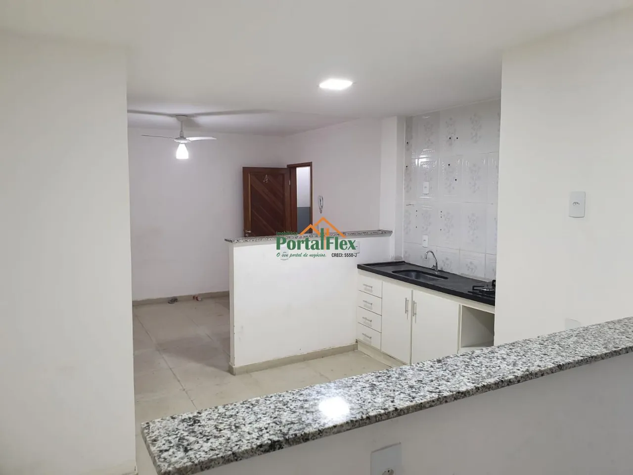 Apartamento com 2 dormitórios para alugar, 60 m² por R$ 1.200,00/mês - Feu Rosa