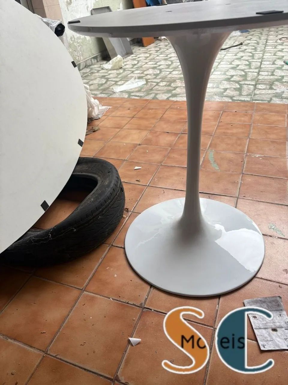 Base De Mesa Saarinen Redonda Pequena 