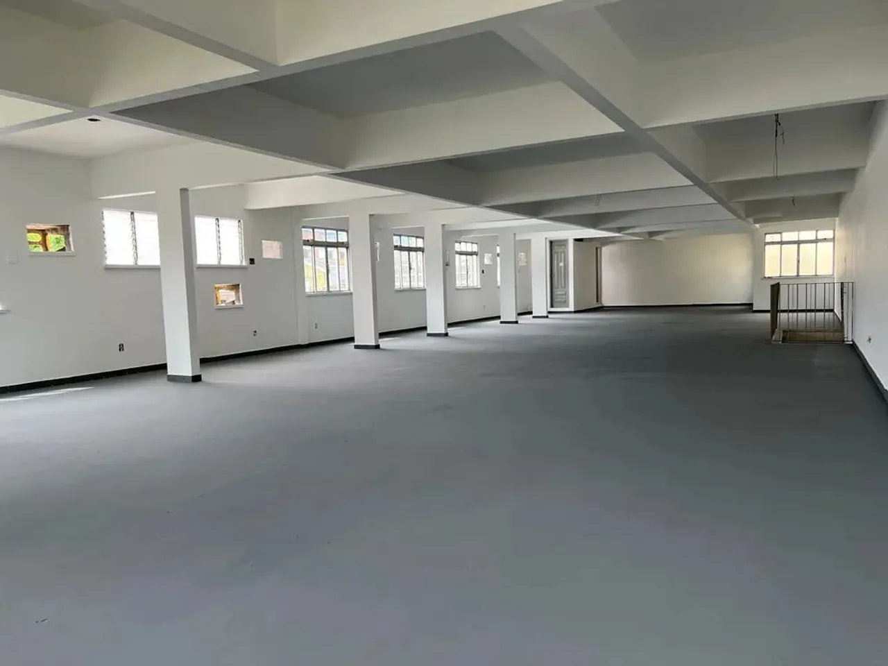 Prédio para fins comerciais completo na Avenida Major Gabriel