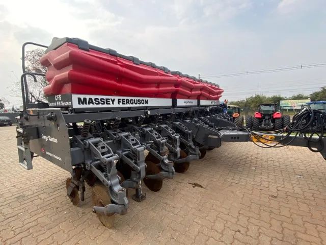 Plantadeira MF713 HF pneumática - Foto 6