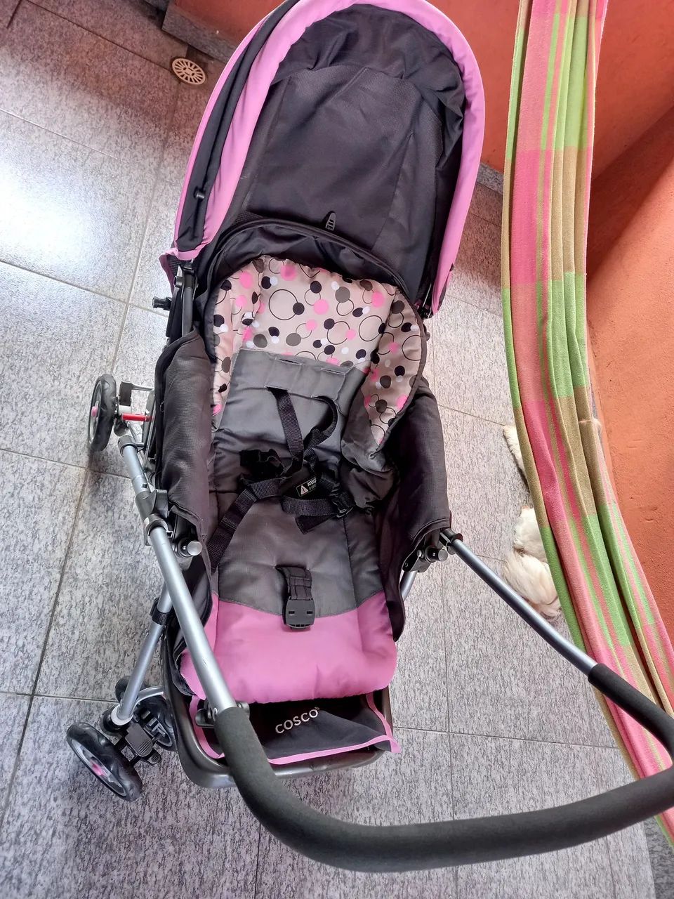 Carrinho de Bebê com Bebê Conforto - COSCO - Foto 2