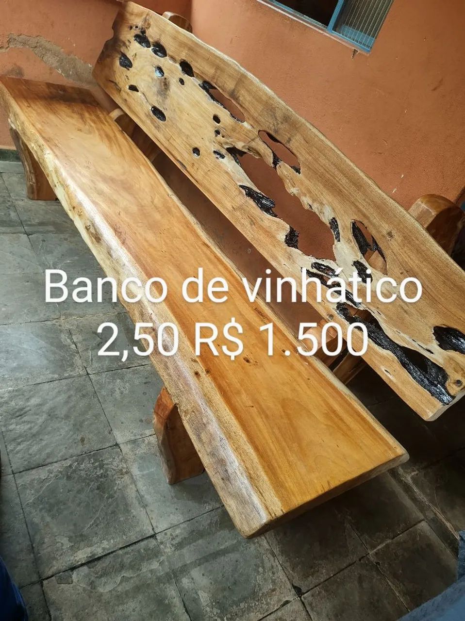 Banco de madeira de vinhático
