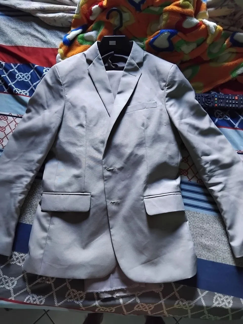 Terno Cinza Elegante - Perfeito para Ocasiões Especiais
