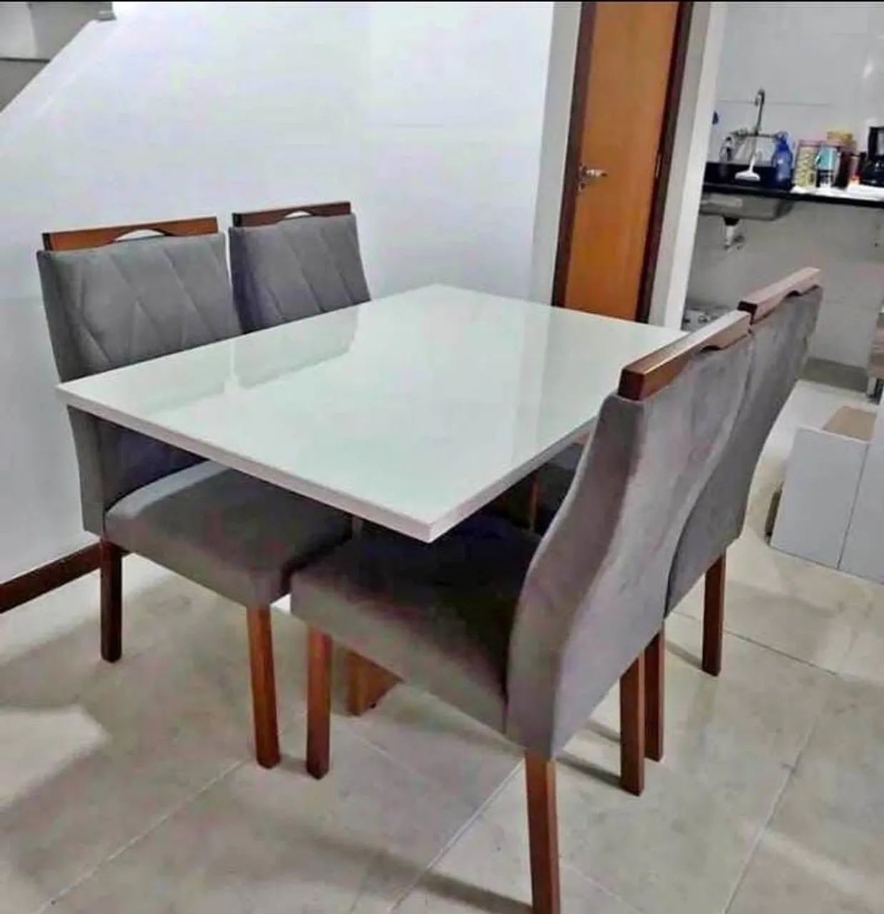 Conjunto de Mesa de Jantar Elegante com 4 Cadeiras - Foto 2
