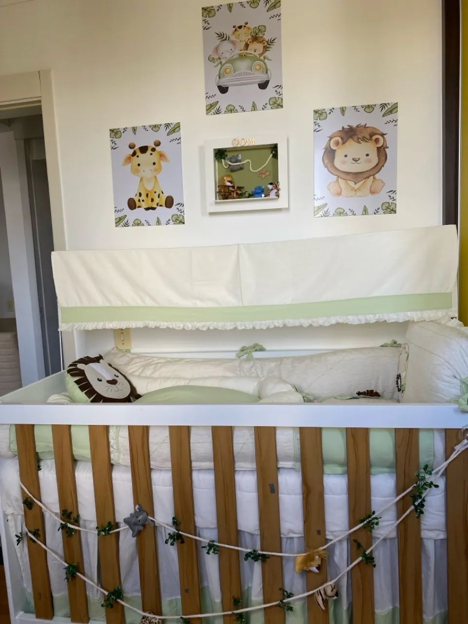 Berço bege / branco unissex. Acompanha mosquiteiro e colchão. - Foto 5