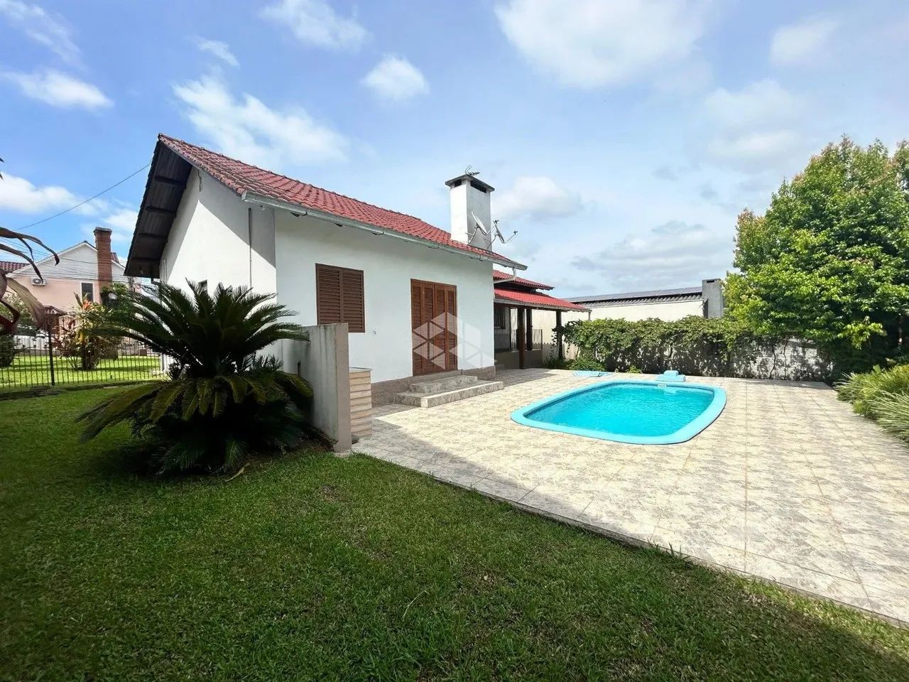Casa de 2 dormitórios com chapa e piscina no bairro Arroio Grande! - Foto 2