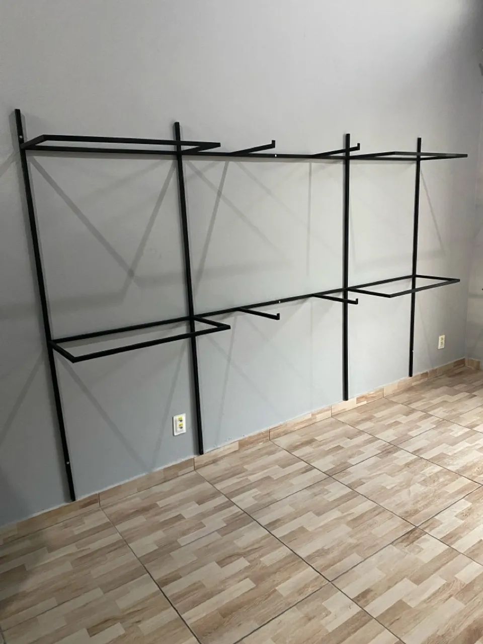 Arara de Roupa em Metal Preto - Foto 3