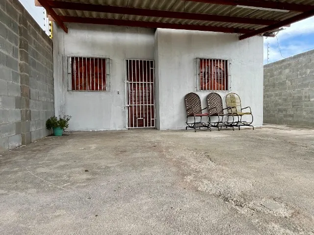 Casa 2 Quartos Sendo Uma Suíte R$ 145,000,00 e Assume Parcelas Do Financiamento do Lote