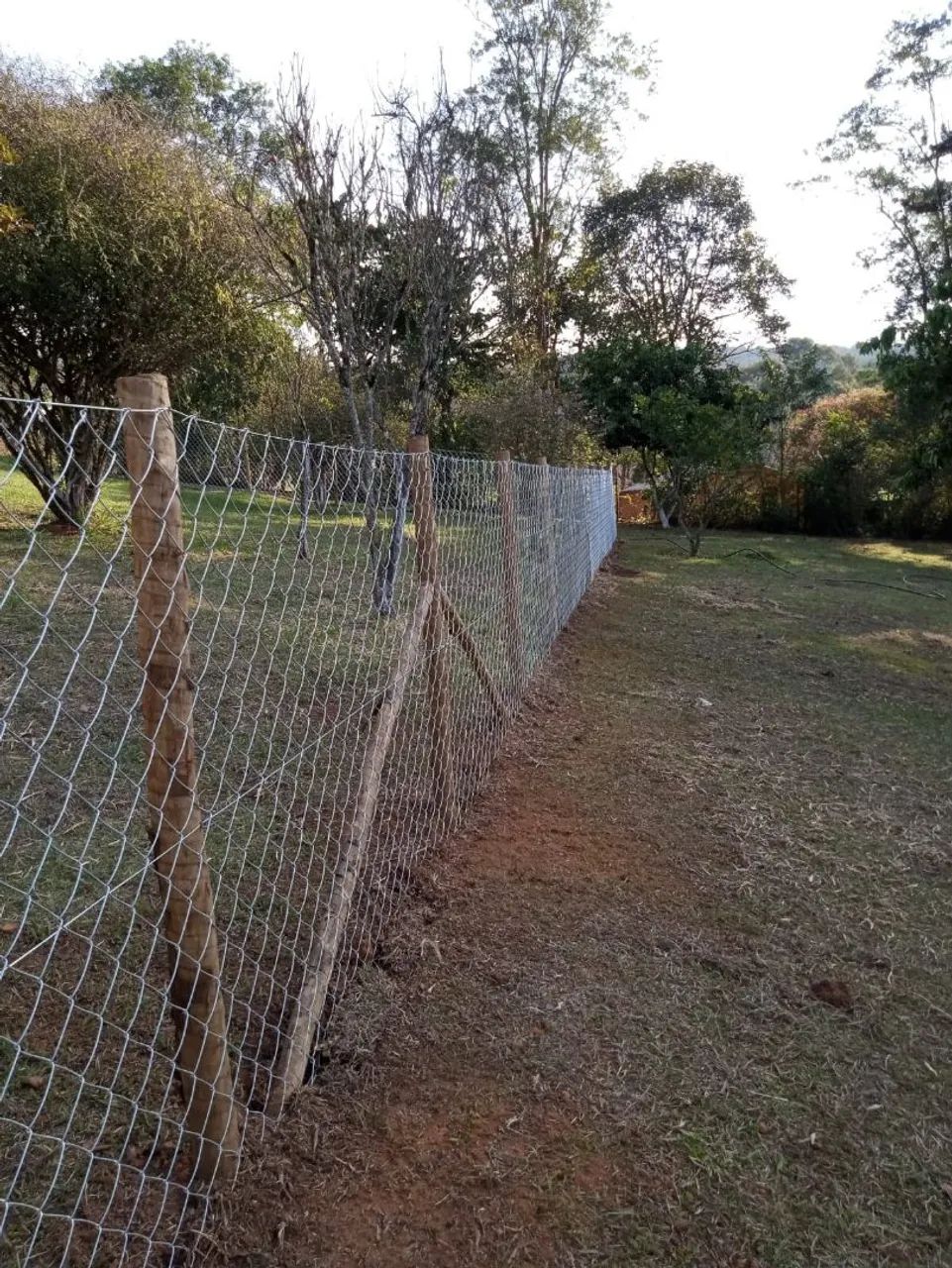 Cercas de Madeira, Arame e Alambrado com Garantia - Material + Mão de Obra - Foto 5