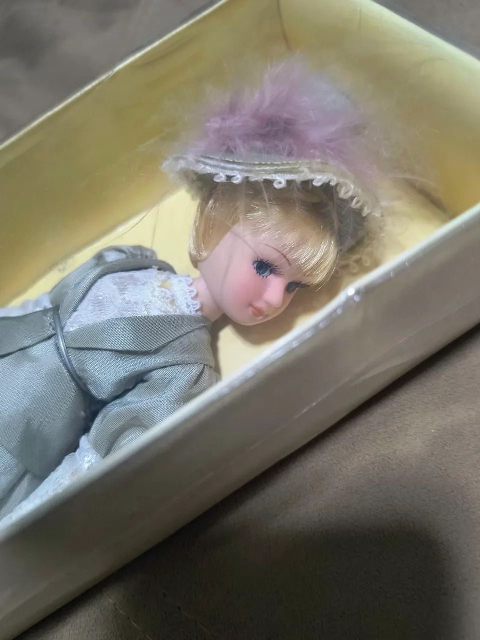 Boneca de porcelana colecionável  - Foto 2