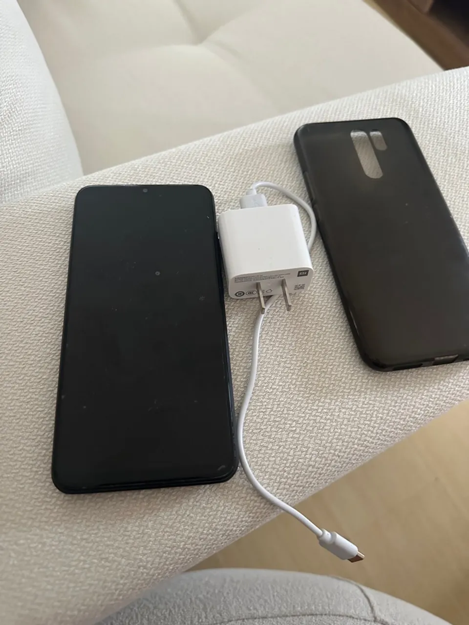 Xiaomi redmi 9, novo. Acompanha carregador e case. 64gb. Não acompanha caixa.