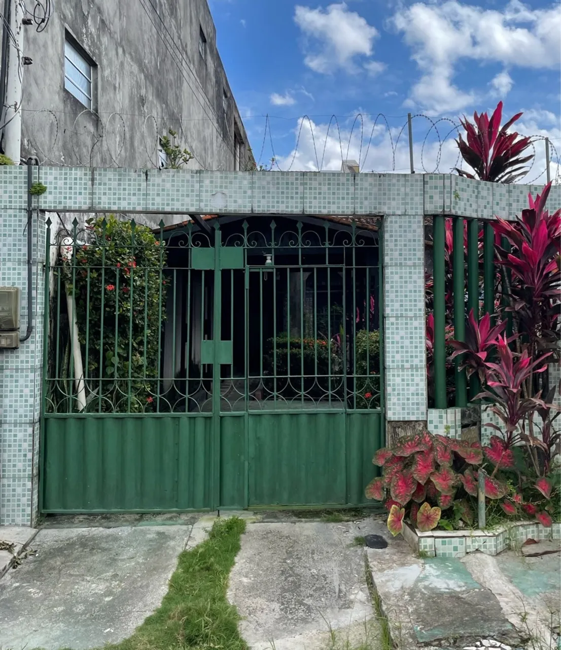 Casa C/Garagem e Apenas 1 Quarto -Alugo R$ 1.100 (Cid.Nova 8)