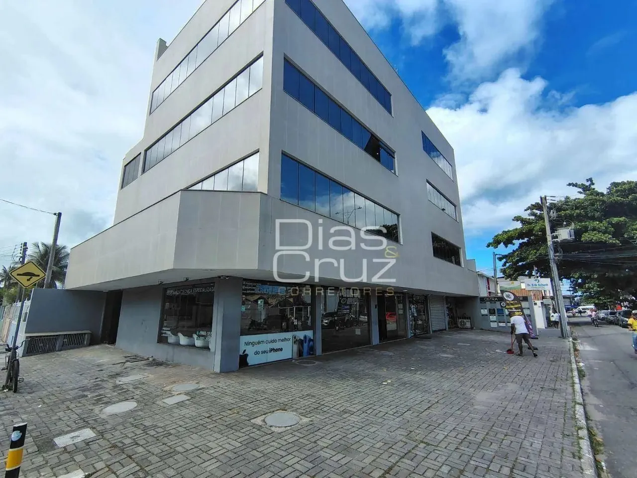Sala no Centro de Rio das Ostras com 40m², localização top!
