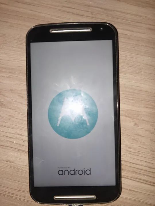 Celular moto g2 quebrado. Leia