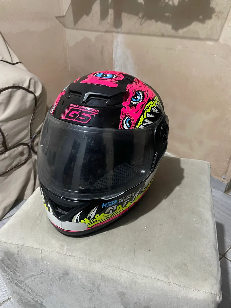 Capacete semi novo 