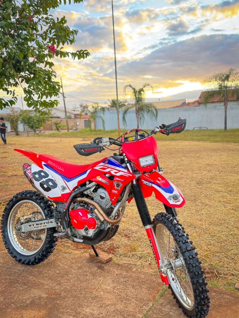 CRF 250F / 2024 / ZERADINHA / USADA POUCAS VEZES  - Foto 6