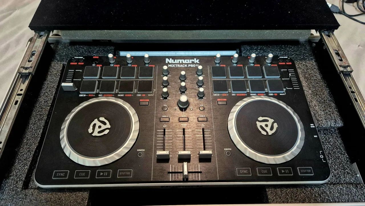Controladora DJ Numark Mixtrack PRO II - Foto 2
