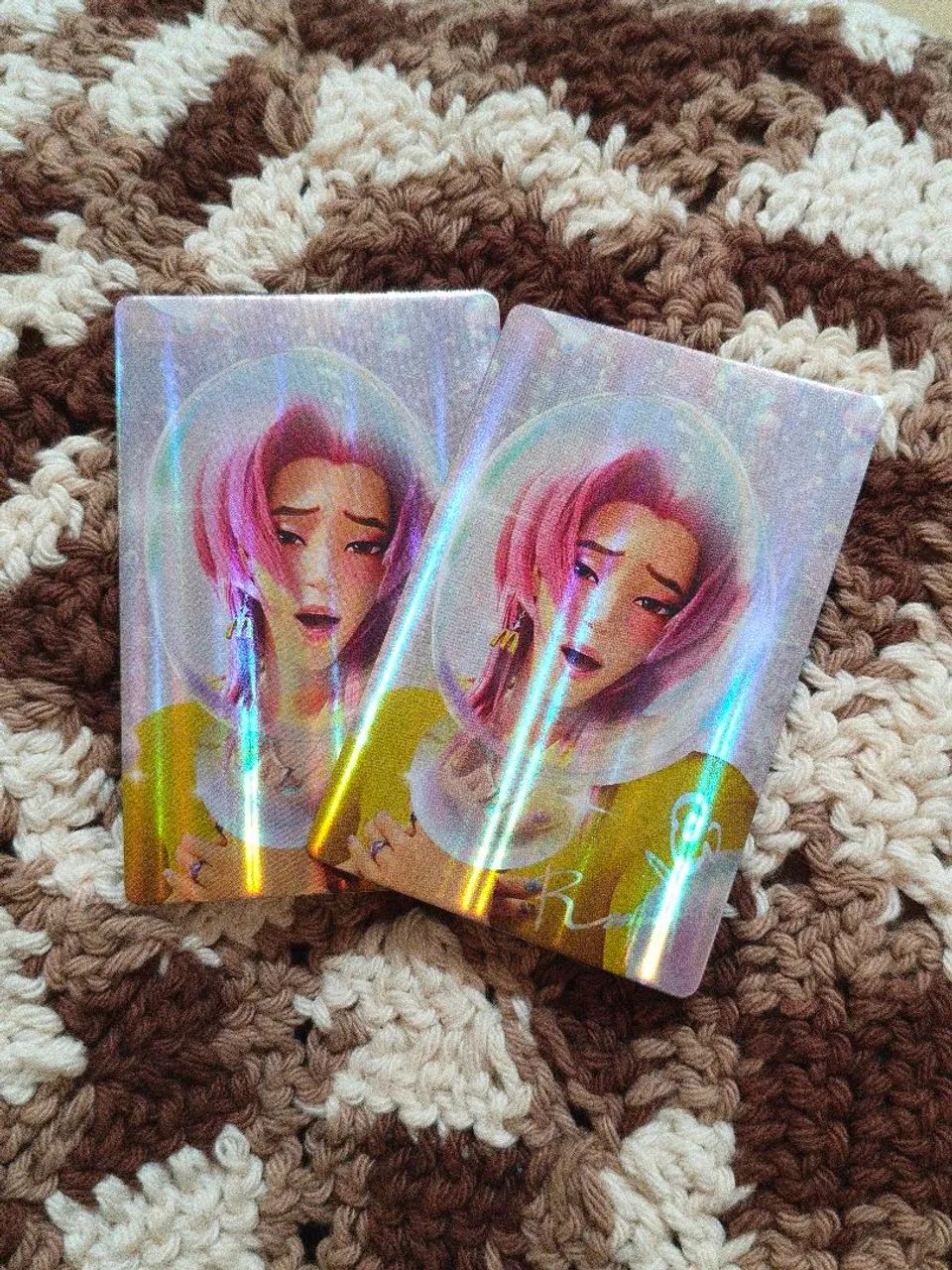 Photocard - Guerreiras do Kpop e Saja Boys em parceria com o MC. - Foto 3