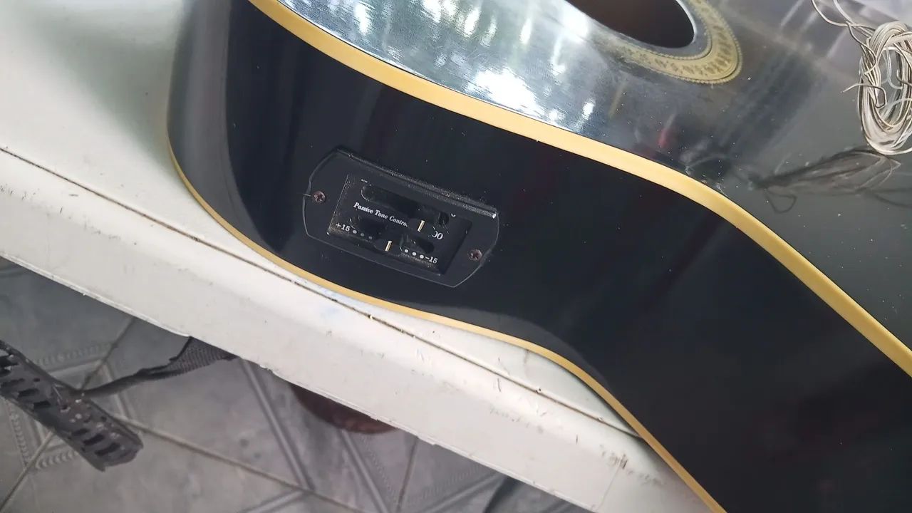 Violão madrie semi novo elétrico...precisa de reparo..vendo pra quem intendi - Foto 3
