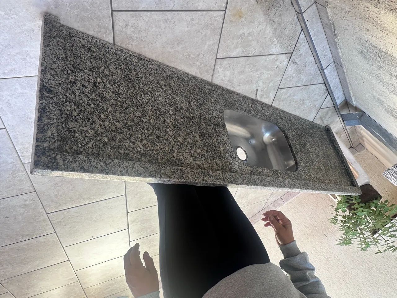 Granite sink with basin