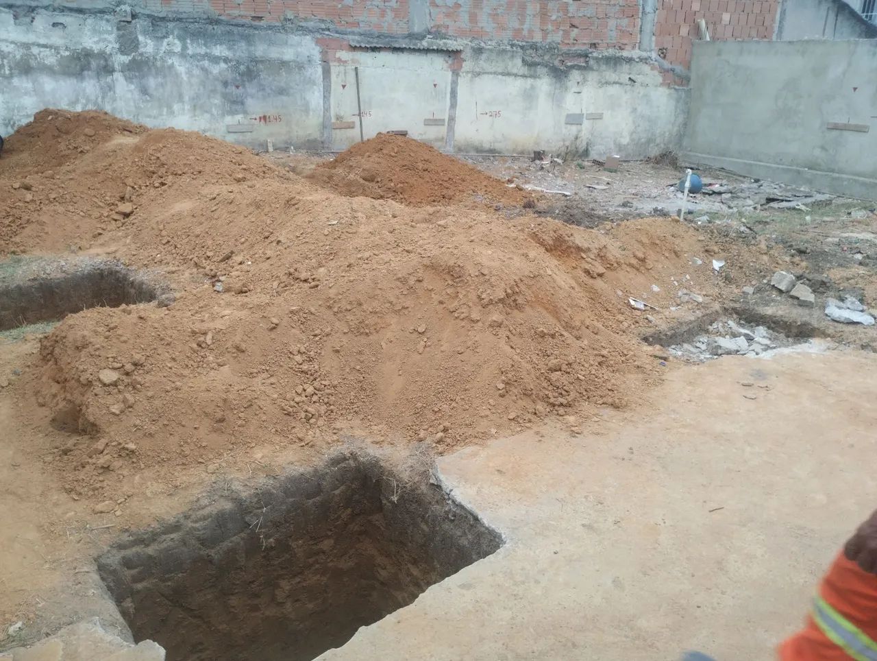 Escavação de sapatas manualmente pra hoje!