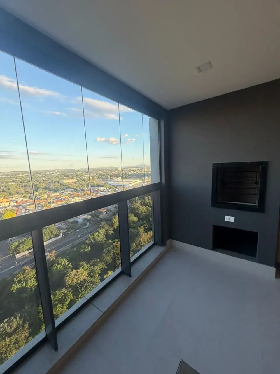 ALUGO APARTAMENTO COM 3 SUÍTES NO EDIFÍCIO ÉVORA