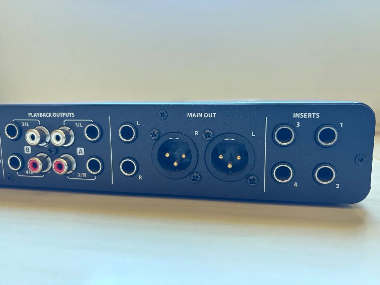 Interface de áudio Behringer 404HD - Foto 5