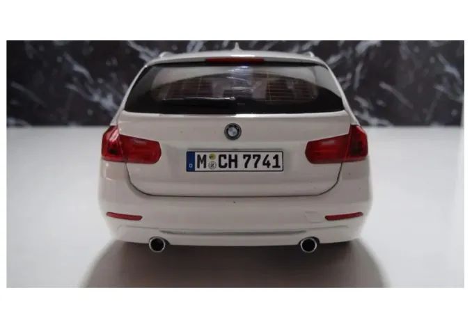 Miniatura 1/18 BMW 3 Touring Branco - Paragon Models - Hobbies e