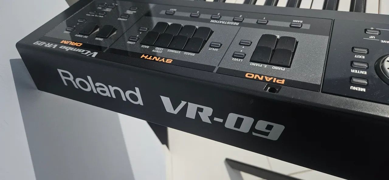 Teclado Sintetizador Roland VR-09 excelente - Instrumentos