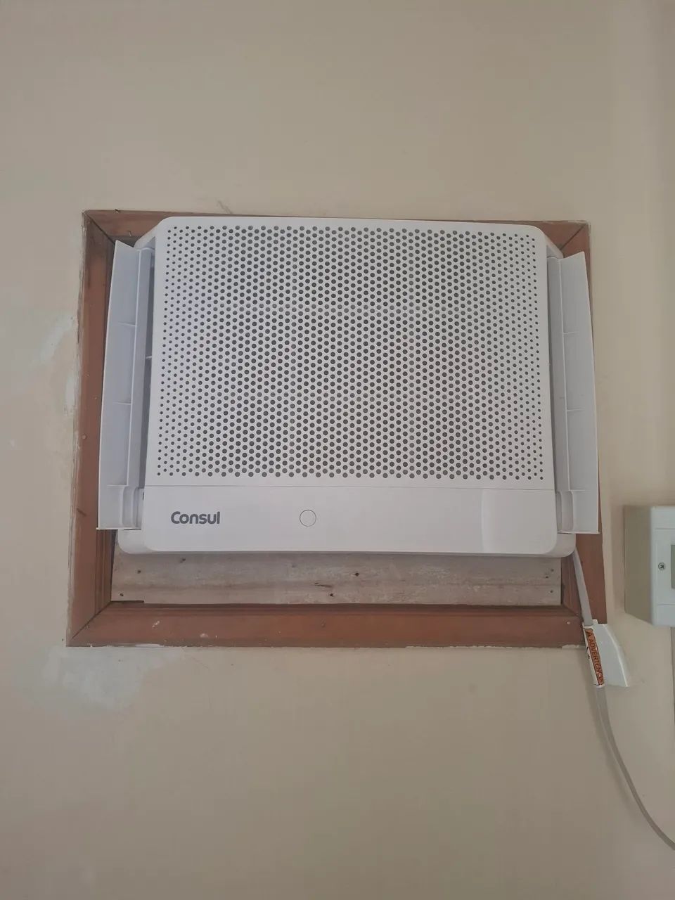 Ar condicionado 7500 btus xom conteole remoto, 1 ano de uso