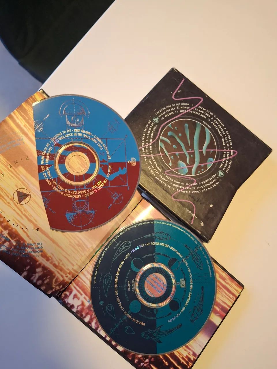 Pink Floyd - P·U·L·S·E, 2 CDs, edição original de 1995 (capa dura) - Foto 2