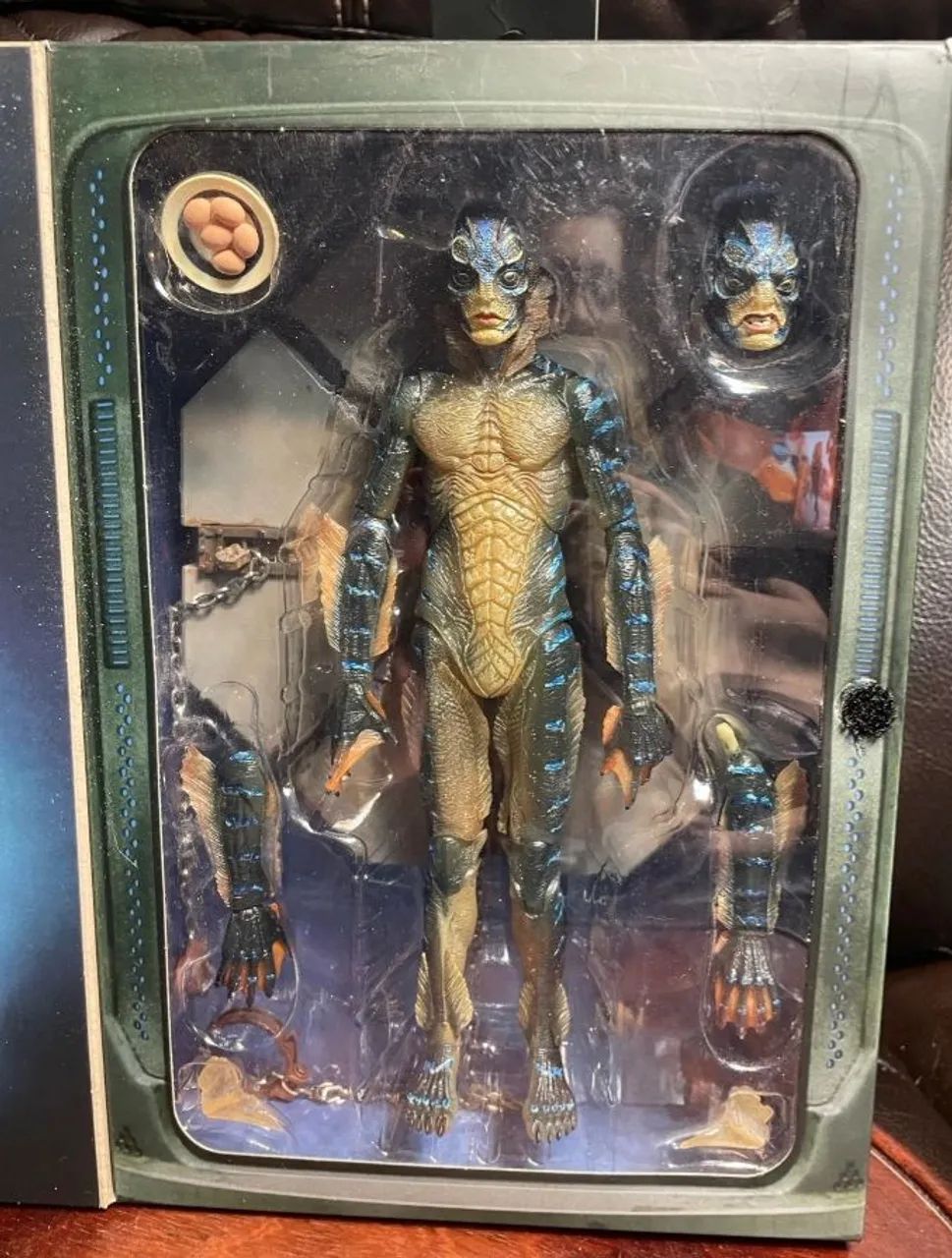 Action figure A Forma da Água Neca - Foto 4