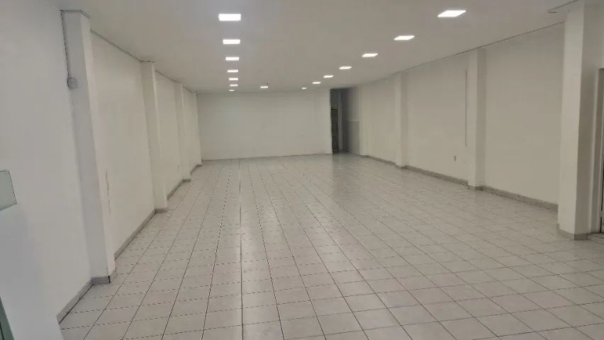 Alugo prédio comercial  salão(140 m²) e 06 salas comerciais - Excelente Localização - Foto 3