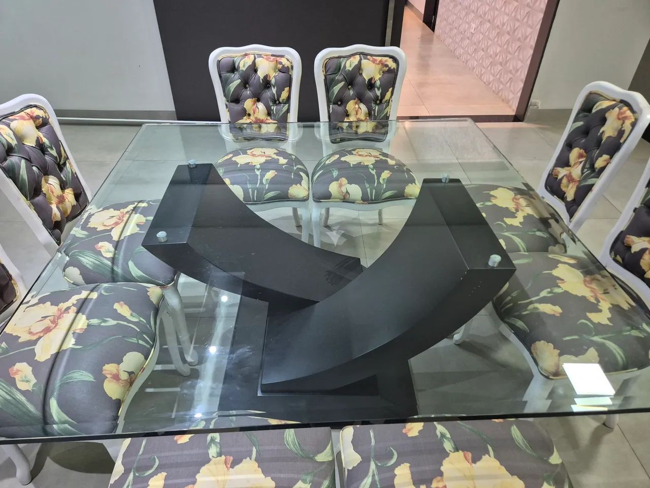 Linda mesa de jantar com 8 cadeiras - Foto 4